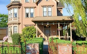 The Adams Pragge House - Victorian Bed & Breakfast